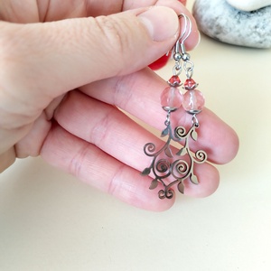 Acél indás cseresznyekvarc és swarovski kristály fülbevaló - rózsaszín, ezüst színű - ékszer - fülbevaló - lógó fülbevaló - Meska.hu