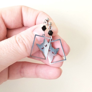 Fekete macska acél fülbevaló - ékszer - fülbevaló - lógó fülbevaló - Meska.hu