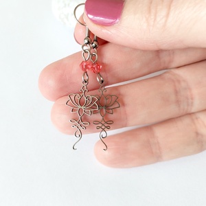 Lótusz acél fülbevaló - swarovski padparadscha kristály - ékszer - fülbevaló - lógó fülbevaló - Meska.hu