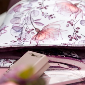 Kis méretű, rózsaszín virágos oldaltáska - táska & tok - kézitáska & válltáska - vállon átvethető táska - Meska.hu