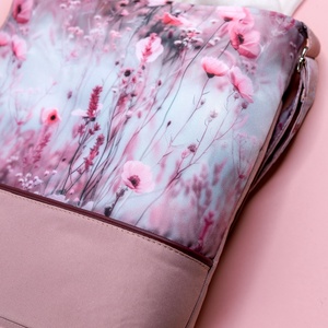 Rózsaszín, virágos kis méretű oldaltáska - táska & tok - kézitáska & válltáska - vállon átvethető táska - Meska.hu