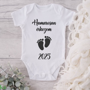 Hamarosan érkezem baba body, Ruha & Divat, Babaruha & Gyerekruha, Body, Mindenmás, MESKA