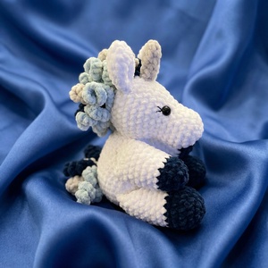 Luna the Unicorn � kézzel horgolt unikornis plüss, Játék & Sport, Plüssállat & Játékfigura, Unikornis, Horgolás, MESKA