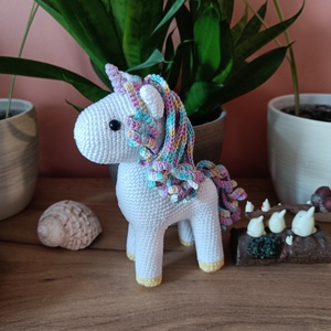Amigurumi unikornis figura, Játék & Sport, Plüssállat & Játékfigura, Unikornis, Baba-és bábkészítés, Horgolás, MESKA
