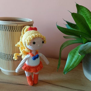 Amigurumi japán animefigura - SailorVenus, Játék & Sport, Plüssállat & Játékfigura, Plüss mesefigurák, Baba-és bábkészítés, Horgolás, MESKA