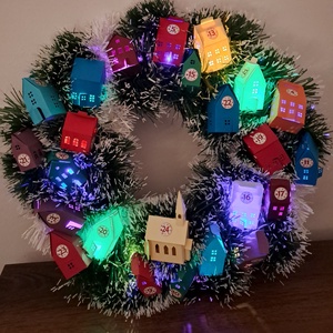 Adventi koszorú és naptár egyben világítással - Meska.hu