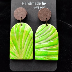 Vidám élénk zöld fülbevaló , Ékszer, Fülbevaló, Lógó fülbevaló, Agyagozás, Ékszerkészítés, MESKA