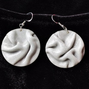 Ezüst gyűrött fülbevaló , Ékszer, Fülbevaló, Lógós kerek fülbevaló, Ékszerkészítés, Gyurma, MESKA