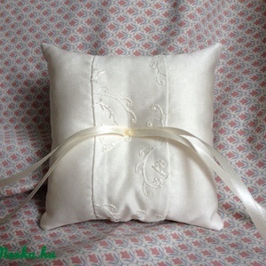 Ekrü színű csipkés gyűrűpárna -  - Meska.hu