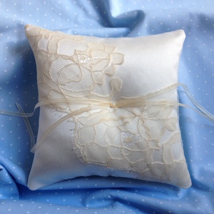 Vintage hangulatú csipkés gyűrűpárna -  - Meska.hu