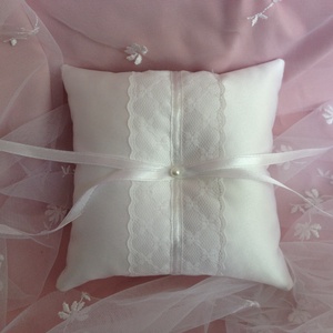 Hófehér csipkés gyűrűpárna - Meska.hu