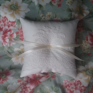 Vintage hangulatú csipkés gyűrűpárna -  - Meska.hu