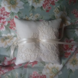 Vintage hangulatú csipkés gyűrűpárna -  - Meska.hu