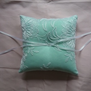 Menta színű csipkés gyűrűpárna -  - Meska.hu