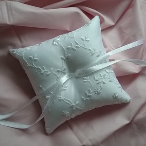 Hófehér csupa csipke gyűrűpárna - Meska.hu