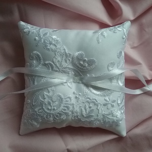 Hófehér csipkés gyűrűpárna - Meska.hu