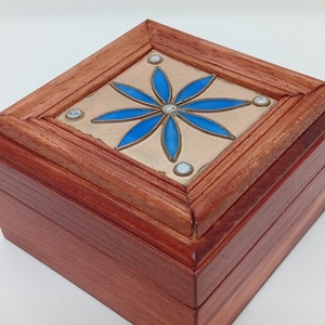 Virágos  fa ékszerdoboz-kézzel készült tűzzománc betéttel  - ékszer - ékszertartó - ékszerdoboz - Meska.hu