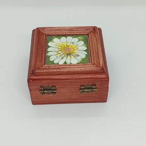 Fa  ékszerdoboz -Margarétás tűzzománc betéttel  - ékszer - ékszertartó - ékszerdoboz - Meska.hu