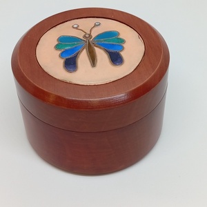 Kerek fa ékszerdoboz-pillangós rekeszzomác betéttel  - ékszer - ékszertartó - ékszerdoboz - Meska.hu