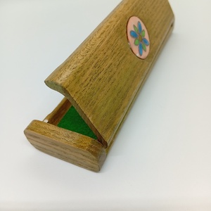 Tölgyfa tolltartó -virág tűzzománc betéttel  - otthon & életmód - papír, írószer - tolltartó & ceruzatekercs - Meska.hu