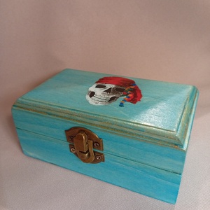 Koponyás kincses doboz - Meska.hu