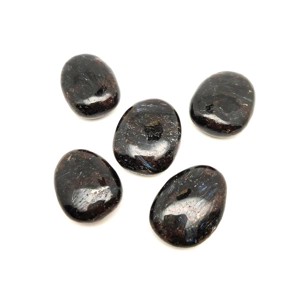 25/30mm Arfvedsonite csepp, Kellékek & szerszámok, Ásvány alapanyag, Marokkő, , MESKA