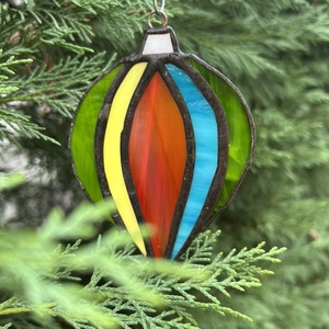 Üveg karácsonyfadísz szivárvány színben, Karácsony, Adventi díszek, Adventi ablakdekoráció, Üvegművészet, MESKA