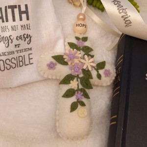 Kereszt, filc virágokkal-Bibliai igés zsákban-HOPE-bézs - otthon & életmód - vallás - kereszt - Meska.hu