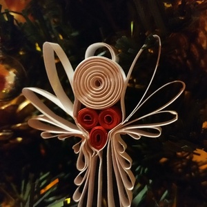 Angyalka piros díszítéssel, Karácsony, Karácsonyi lakásdekoráció, Karácsonyfadíszek, Papírművészet, Meska