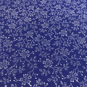 Kékfestő póló búzavirágos mintával V-nyakú - ruha & divat - női ruha - póló, felső - Meska.hu