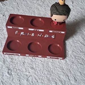 McDonald's Friends- Jóbarátok Funko figura tartó állvány, Otthon & Életmód, Tárolás & Rendszerezés, Íróasztali tároló, Mindenmás, MESKA