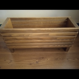 Borovi fenyő virágláda lábakkal � fa balkonláda cserepes növényekhez, dekoratív virágtartó teraszra vagy erkélyre . - otthon & életmód - ház & kert - növény & veteményes - Meska.hu