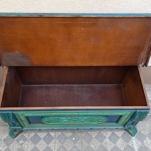 Rusztikus, antikolt faragott láda - otthon & életmód - tárolás & rendszerezés - láda - Meska.hu