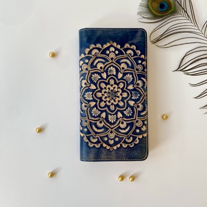 Női bőr pénztárca mandala vésettel - Meska.hu