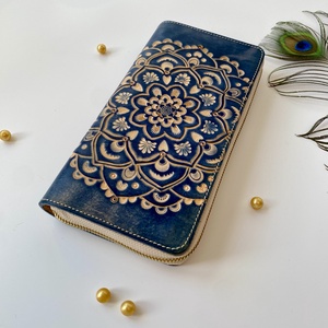 Női bőr pénztárca mandala vésettel - táska & tok - pénztárca & más tok - pénztárca - női pénztárca - Meska.hu