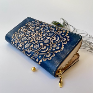 Női bőr pénztárca mandala vésettel - táska & tok - pénztárca & más tok - pénztárca - női pénztárca - Meska.hu