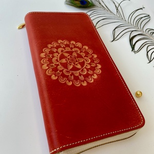 Női bőr pénztárca mandala vésettel - Meska.hu