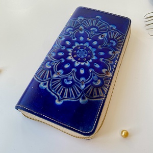 Női bőr pénztárca mandala vésettel - Meska.hu