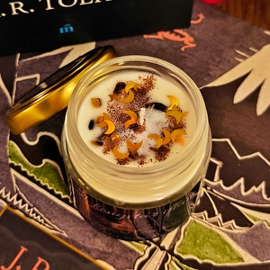 A könyvtár illata illatgyertya - otthon & életmód - gyertya, illat, aroma - gyertya - Meska.hu