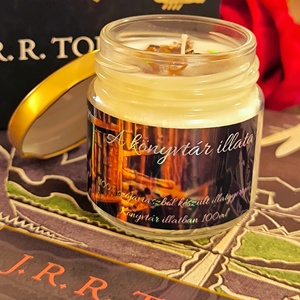 A könyvtár illata illatgyertya - otthon & életmód - gyertya, illat, aroma - gyertya - Meska.hu