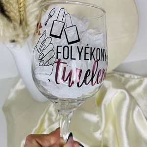 Egyedi tervezésű boros pohár - Ajándék a kedvenc körmösödnek, Otthon & Életmód, Konyhafelszerelés, tálalás, Tálalás, Boros poharak, szettek, Mindenmás, MESKA