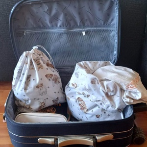 Szennyestartó zsák szett utazáshoz táskába, bőröndbe kölyökkutyás, Otthon & Lakás, Tárolás & Rendszerezés, Szennyestartó, Varrás, MESKA