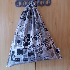 Szennyestartó zsák szett utazáshoz táskába, bőröndbe újságos - otthon & életmód - tárolás & rendszerezés - szennyestartó - Meska.hu