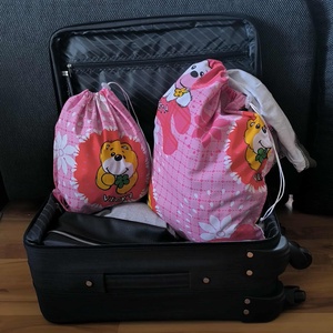 Szennyestartó zsák szett utazáshoz táskába, bőröndbe rózsaszín alapon macis, Otthon & Életmód, Tárolás & Rendszerezés, Szennyestartó, Varrás, MESKA