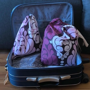 Szennyestartó zsák szett utazáshoz táskába, bőröndbe lila cifra mintás, Otthon & Életmód, Tárolás & Rendszerezés, Szennyestartó, Varrás, MESKA