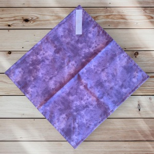 Frissentartó textilszalvéta lila márványos - táska & tok - uzsonna- & ebéd tartó - szendvics csomagoló - Meska.hu