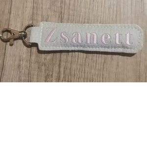 Névre szóló kulcstartó - Meska.hu