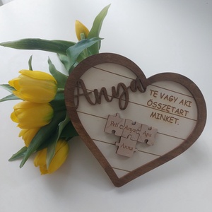 TotiWood Anyáknapi szív alakú puzzle kép egyedi gravírozással, Otthon & Életmód, Dekoráció, Fali és függő dekoráció, Falra akasztható dekor, , MESKA