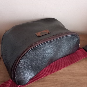 Csoki -műbőr kistáska /oldaltáska/övtáska - táska & tok - kézitáska & válltáska - vállon átvethető táska - Meska.hu