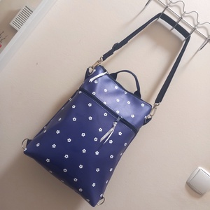 Kisvirágos mübőr hátizsák/válltáska - Meska.hu